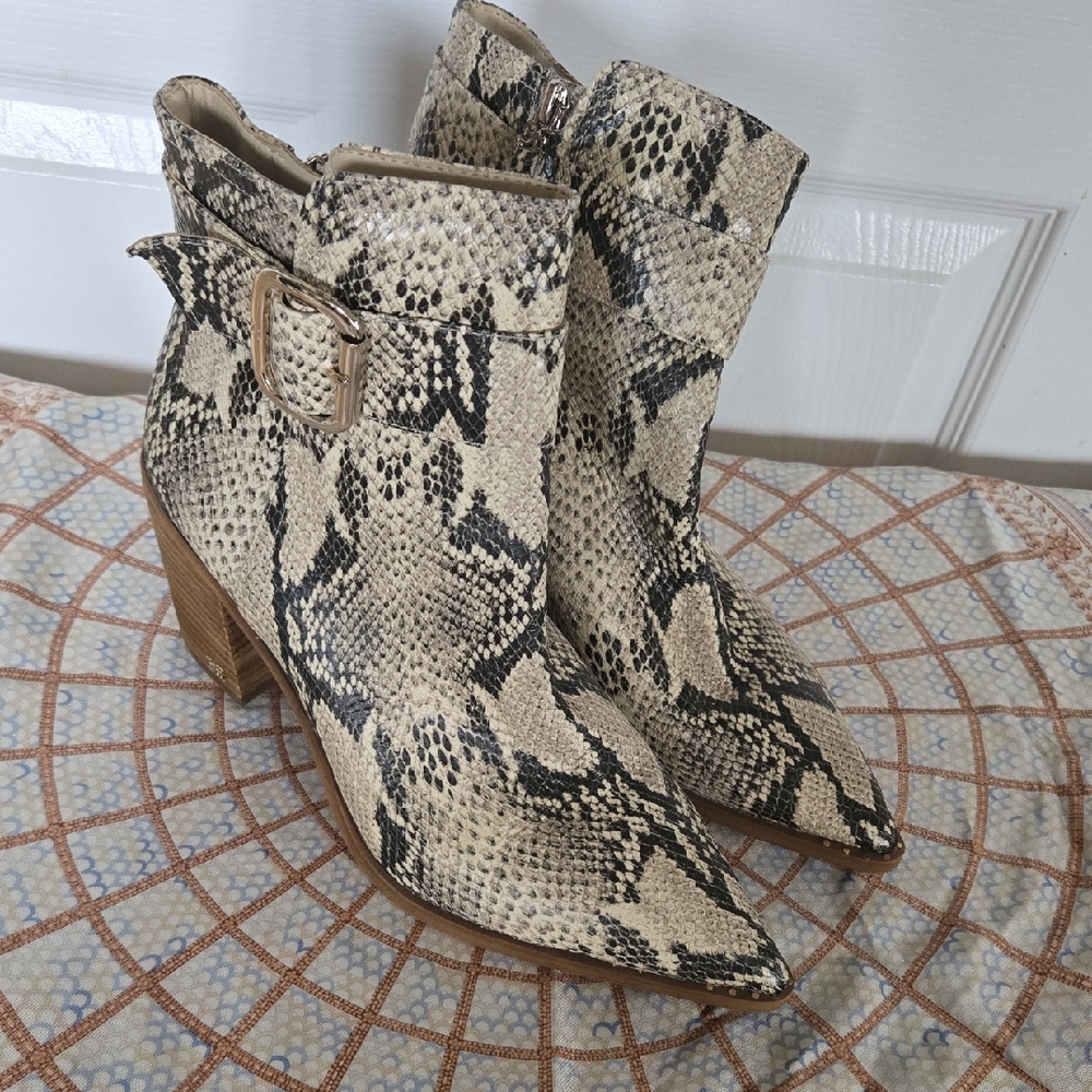 Sam Edelman Beige and Black Snakeskin Ankle Boots